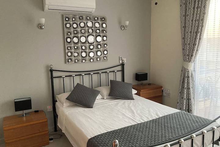 Two Bedroom Semi-detached House With Private Pool, A/c, Wifi in Kato Paphos in Paphos, Südzypern