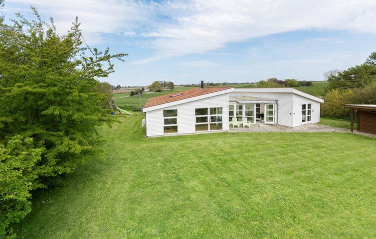 Ferienhaus für 8 Personen, mit Sauna und Garten sowie Terrasse in Råbylille Strand