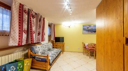 Holiday Apartment for 5 People in Breuil, Valtournenche, Photo 2