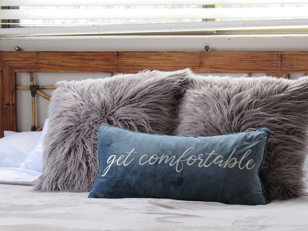 Ganze Wohnung, Direct Beachfront w / Superior Views. Kürzlich renoviert, neue Klimaanlage, Schlafmöglichkeiten für 6. in Maalaea, West Maui