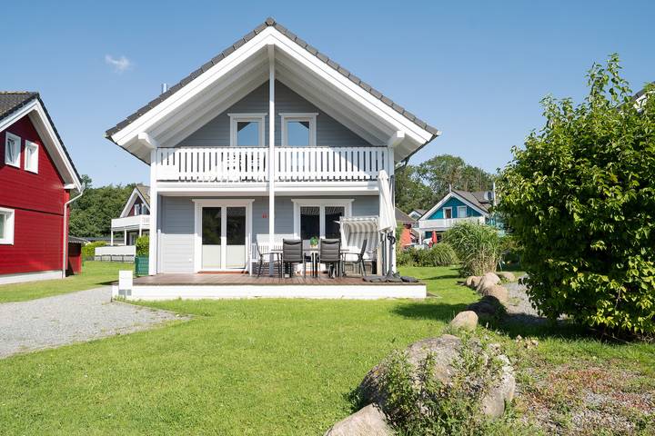 Ferienhaus für 8 Personen, mit Balkon und Terrasse sowie Garten und Sauna in Süssauer Strand