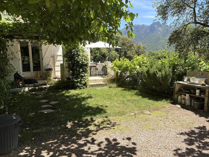 Location de vacances pour 6 personnes, avec jardin ainsi que jacuzzi et terrasse à Tavaco