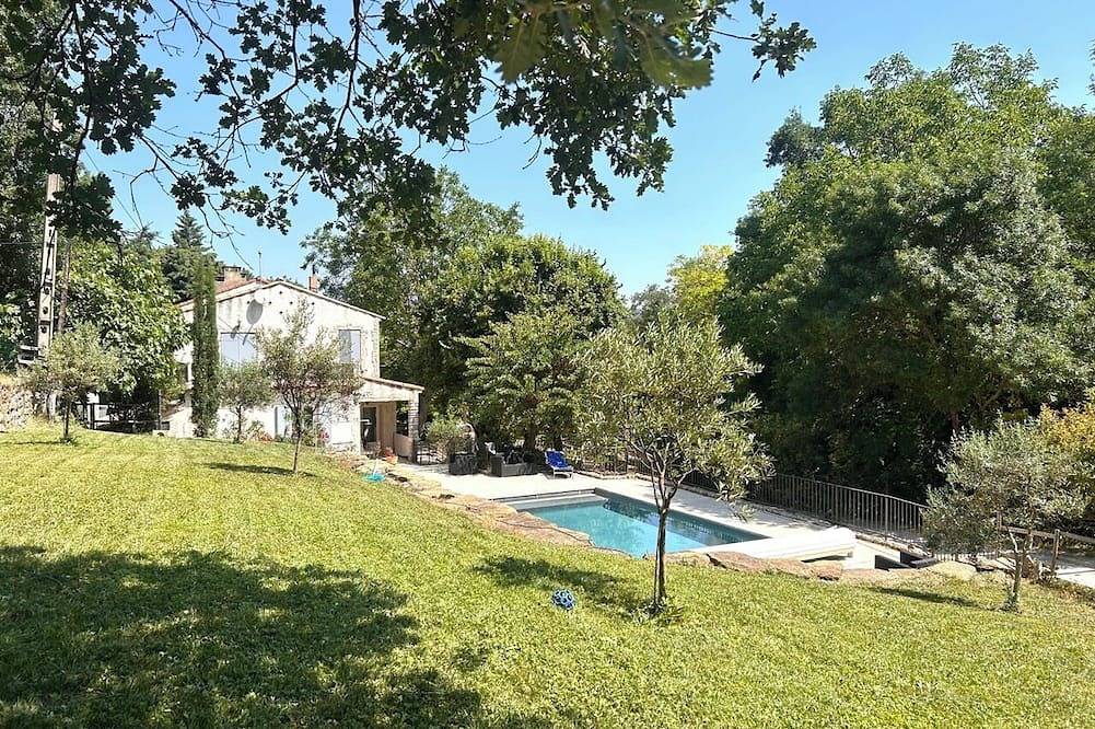 Mas & Gîte : Swimming pool, River & Sainte Baume Forest in Auriol, Mediterranean Coast (France)