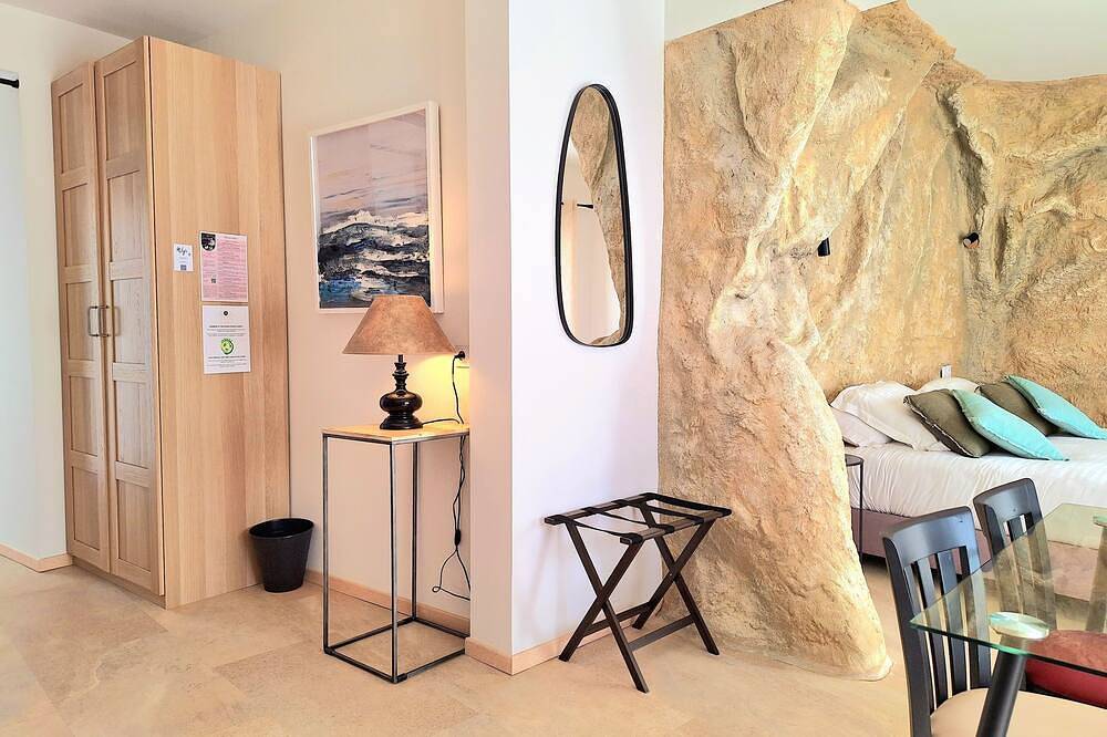 Apartamento entero, Apartment \"Ecrin de Pierre\" - Domaine de la Mautanne **** in Sainte-Tulle, Parque natural regional del Luberon