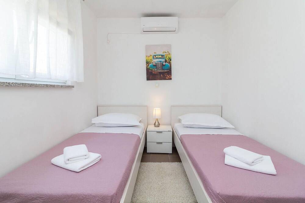 Entire apartment, Cozy apartment in Jasenice with Wifi in Maslenica, Zadar