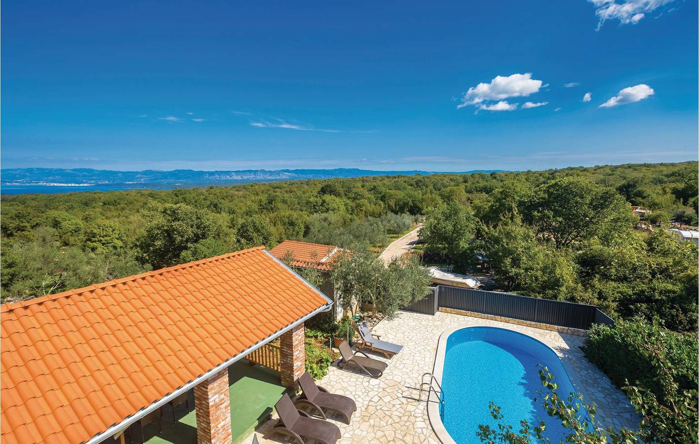 Holiday home for 10 people with terrace in Krk