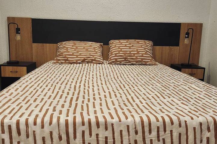 Appartement entier, Appartement fonctionnel et climatisé en centre ville avec grand garage. in Maraussan, Côte méditerranéenne (France)