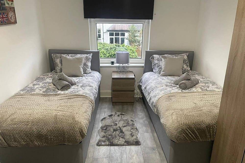 Abington Park 5 Bedrooms with en-suite in Northampton, Northamptonshire