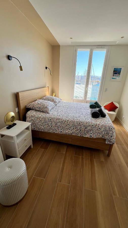 Gîte pour 4 personnes, avec terrasse et vue dans Office De Tourisme De Toulon - 3