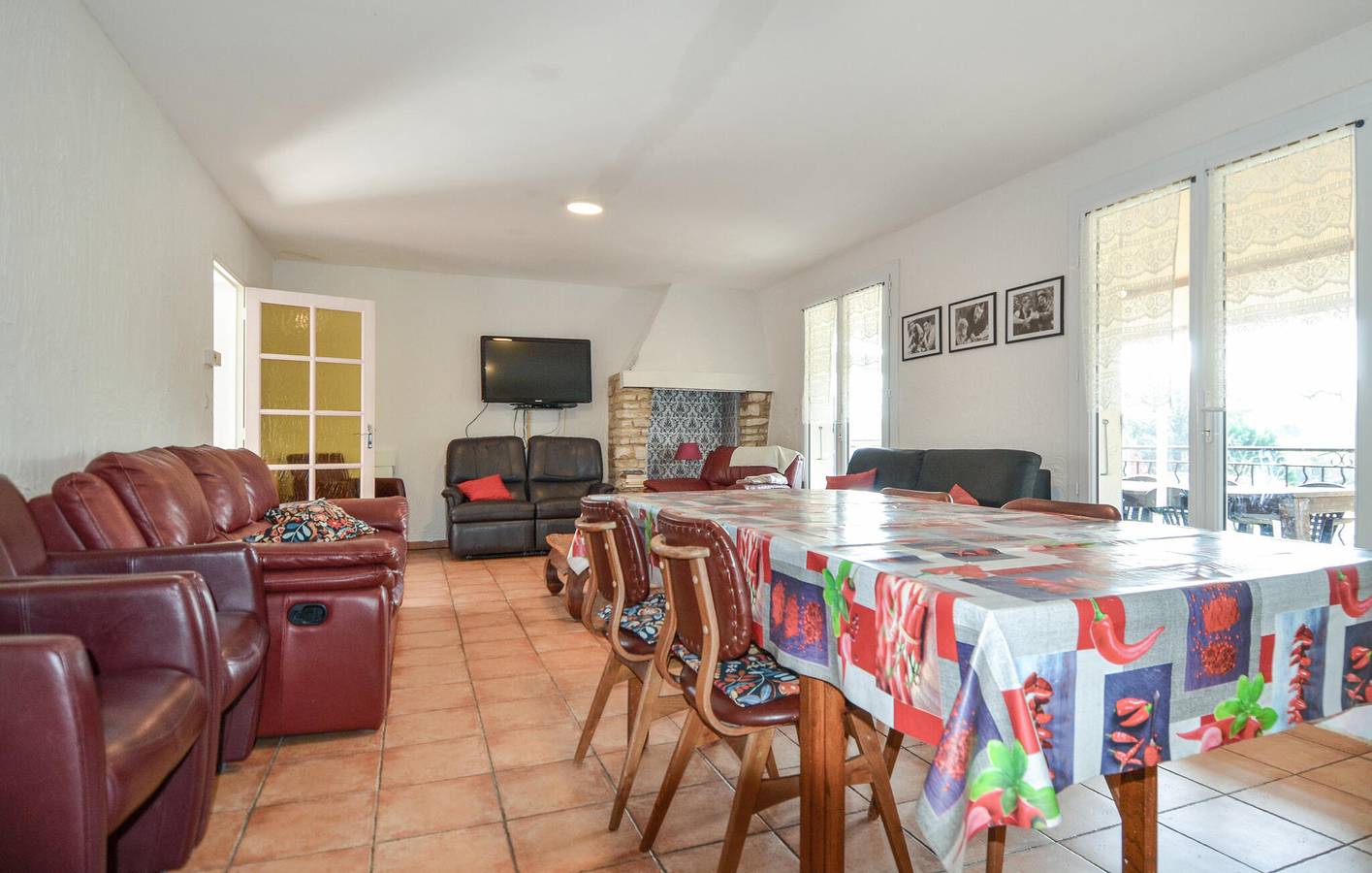 Gemütliches Apartment mit Pool & AC in der Nähe von Fluss und Stadtzentrum in Cornillon, Nimes und Umgebung