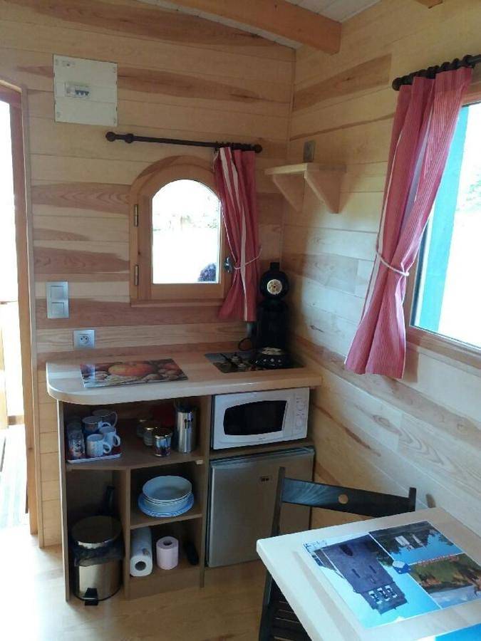 Camping pour 3 personnes, avec jardin, animaux acceptés dans L'Aubrac - 3