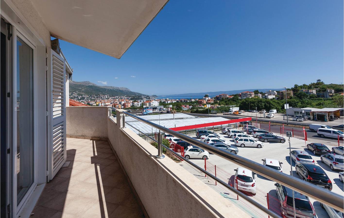 Appartement de vacances entier, Appartement confortable avec vue sur la mer, Wi-Fi, climatisation et terrasse, près de la plage in Split, Split-Dalmatie