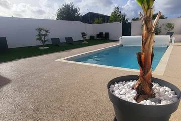 Gîte pour 4 personnes, avec jardin ainsi que terrasse et jacuzzi à Courçon