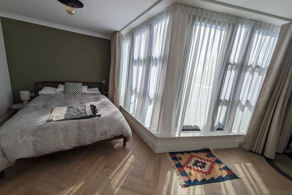 Entire apartment, Where the city meets the sea in Salthill, Galway