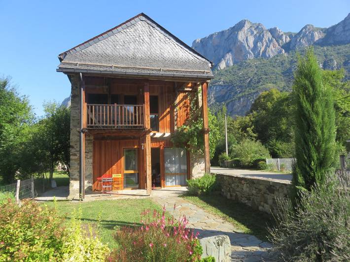 Gîte pour 6 personnes, avec terrasse et jardin à Aulos (instrument)