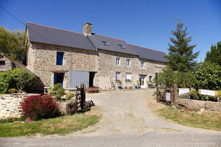 Gîte pour 2 personnes, avec Terrasse ainsi que Jardin et Vue à Sacey