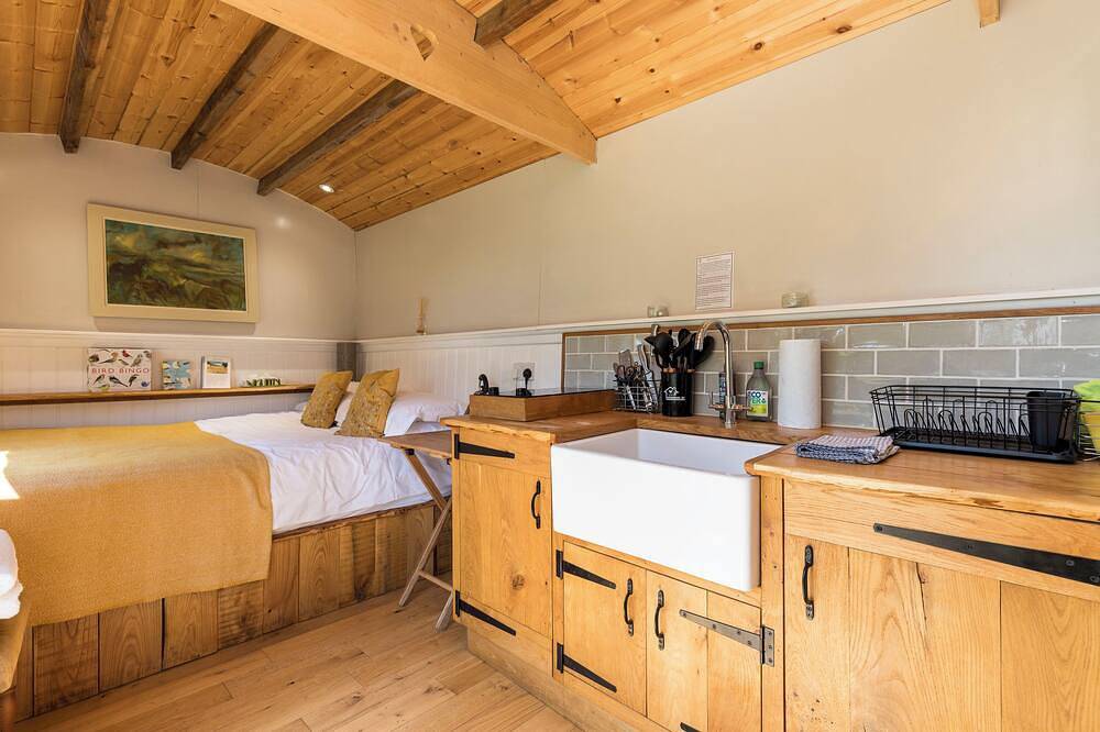 Aspen Leaves - Tranquil Shepherds Hut- Views of The South Downs National Park in East Lavington, South Downs