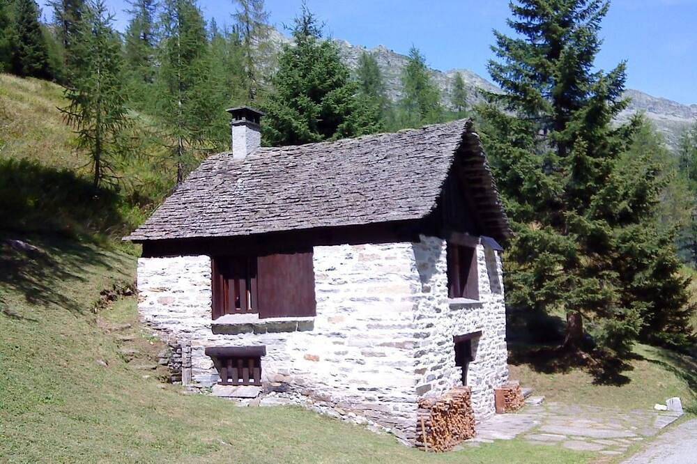 \"Rustico Bersacola in Bosco/Gurin, Tessiner Alpen
