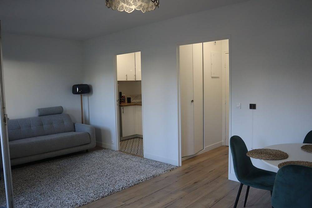 Apartamento entero, Charming renovated T1 Rueil Malmaison : Mobility lease in Rueil-Malmaison, Altos del Sena