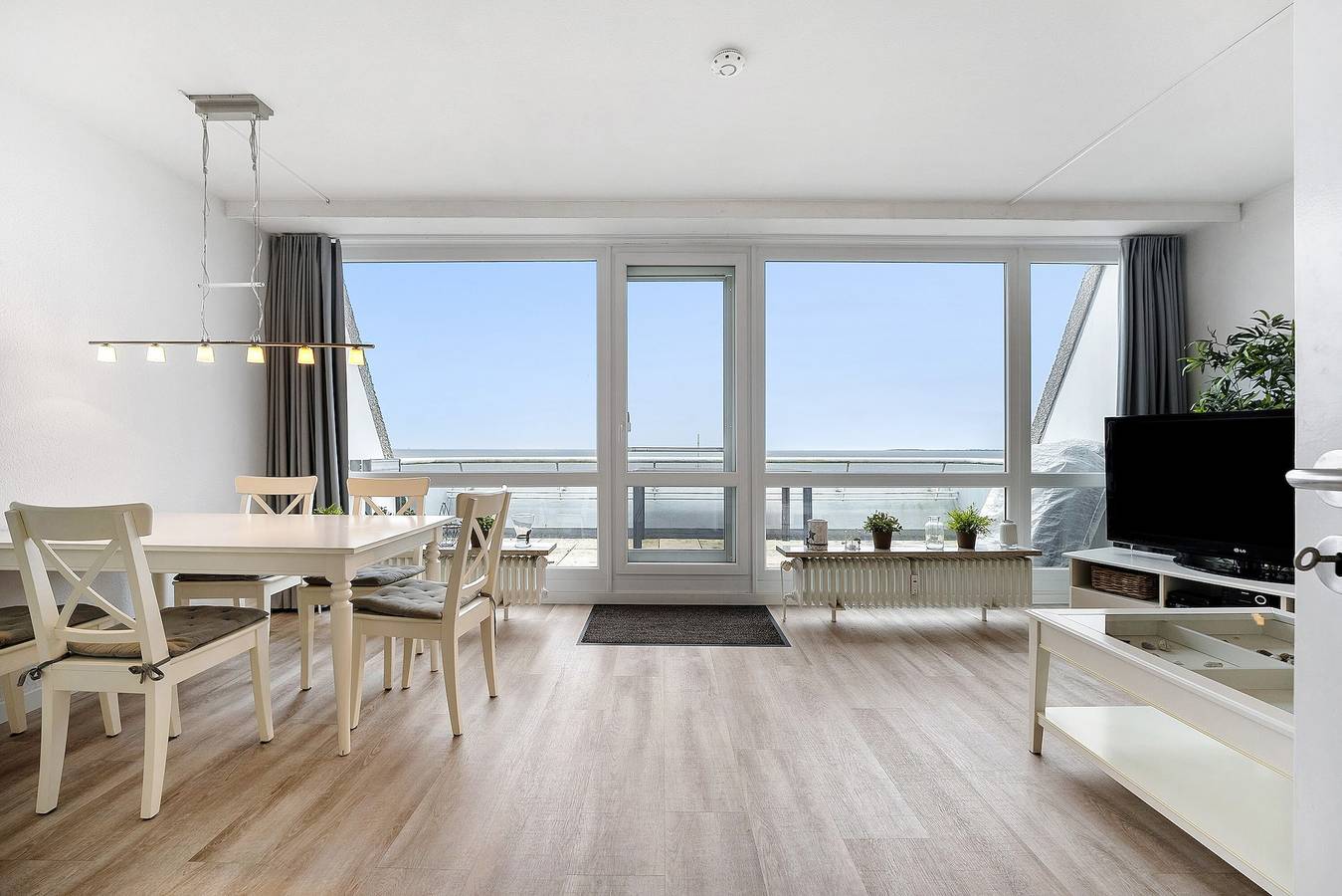 Entire apartment, Apartment 'Meerblick' with Sea View, Balcony and Wi-Fi in Kieler Förde, Kiel