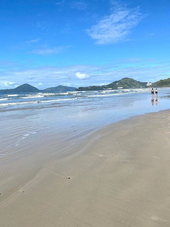 Ganze Wohnung, Gemütliche Ferienwohnung 3min von Praia Grande für 6 Personen in Toninhas Ubatuba, Ubatuba