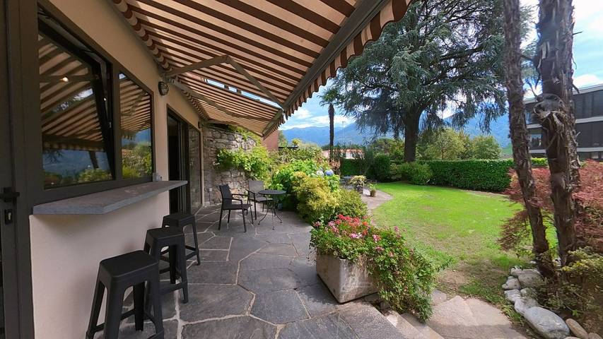 Ganze Wohnung, Parterrewohnung in Zweifamilienhaus an sonniger Lage mit grossem Garten in Ascona, Tessiner Alpen