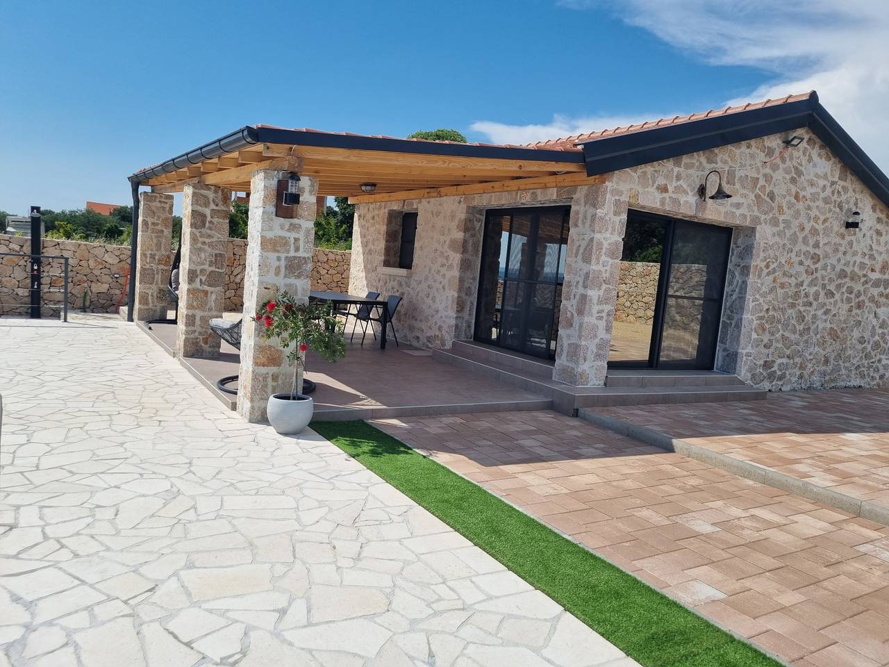 Holiday Home A&M with pool and lakeview in Pakostane, Zadar