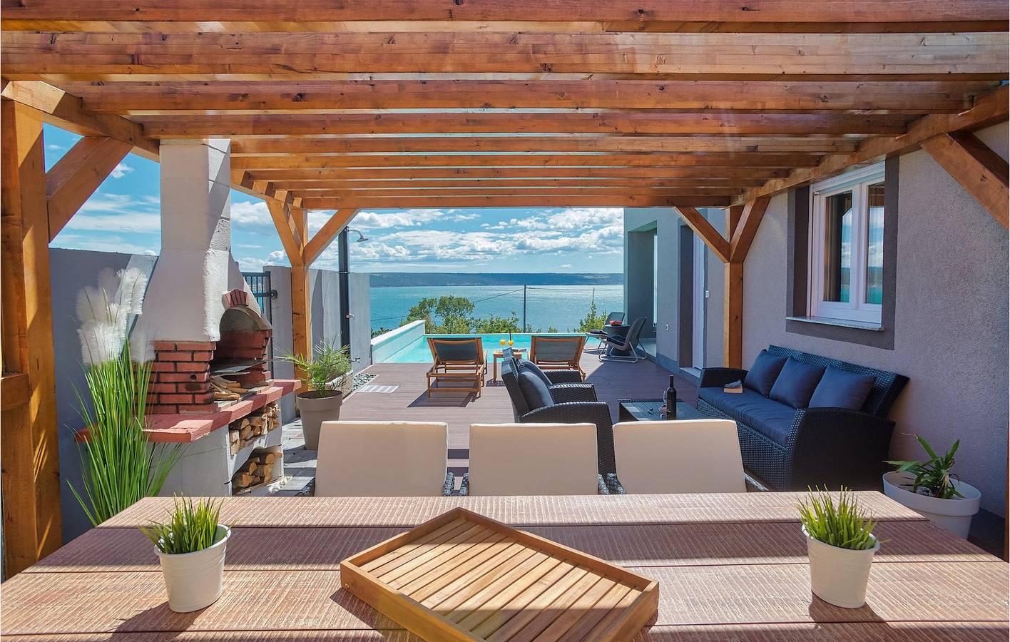 Geräumige 2-Zimmer-Wohnung mit Pool in der Nähe von Novigradsko More und der Küste in Maslenica, Zadar