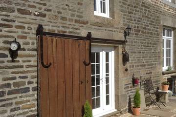 Gîte pour 2 personnes, avec terrasse ainsi que jardin et piscine à Savigny-le-Vieux