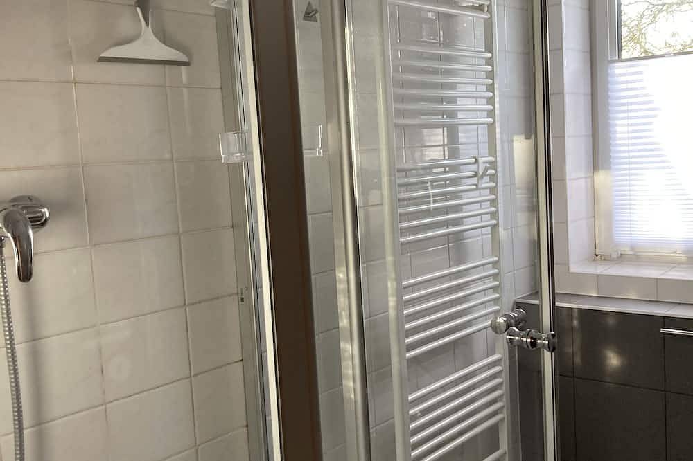 Ganze Wohnung, Chalet Ingrid  - Og eines Efh - keine komplette Wohnung! in Reinickendorf, Berlin