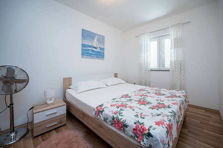 Ferienhaus für 6 Personen, mit Pool und Balkon in Jasenice - 3