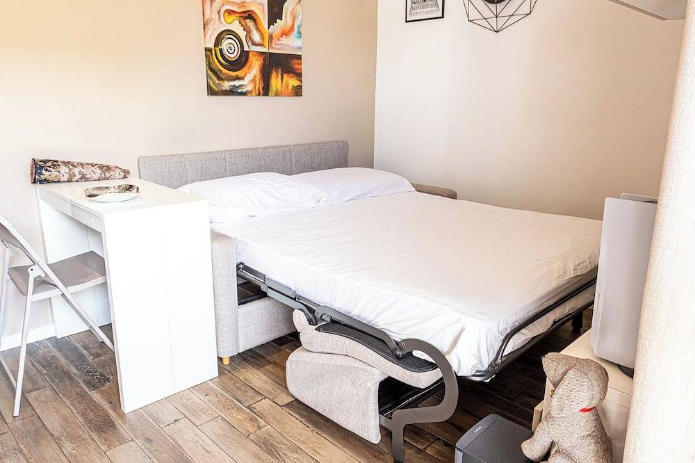 Ganze Wohnung, Mrb| Real Estate • Maison Ludovica -  Modern Studio Apartment with Garden in Marino, Parco Regionale dei Castelli Romani