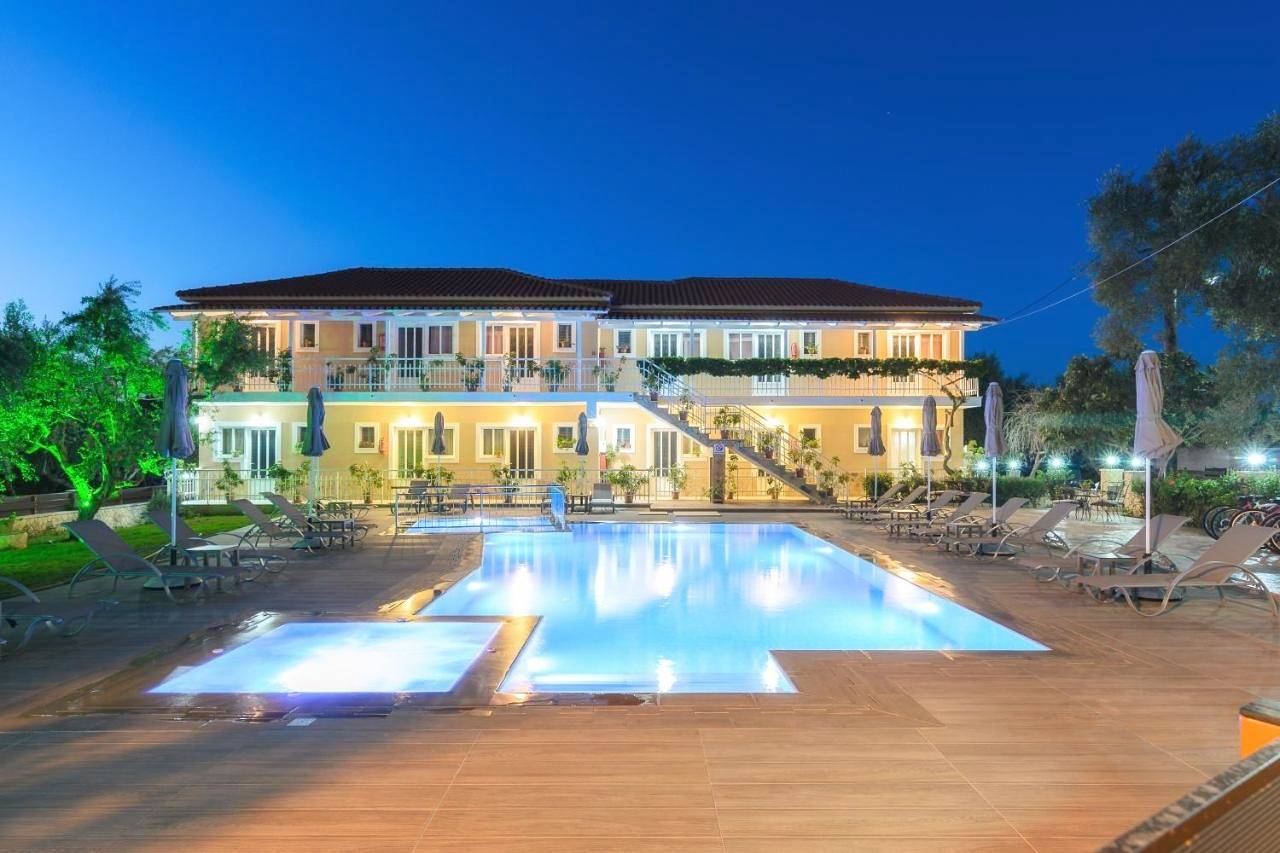 Artemis Apartments in Psarou, Alykes