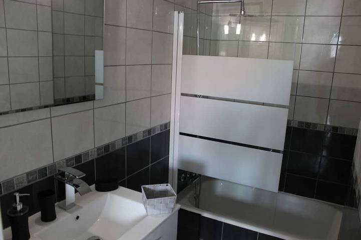 Appartement entier, Charmant appartement Annecy avec vélos et parking classé 3 étoiles in Annecy, Annecy (commune)