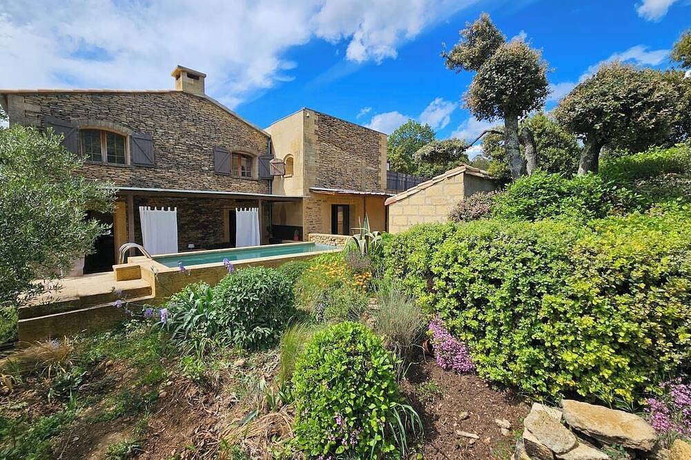 Gite in renovated Mas provençal with private pool in Vers-Pont-du-Gard, Nimes region