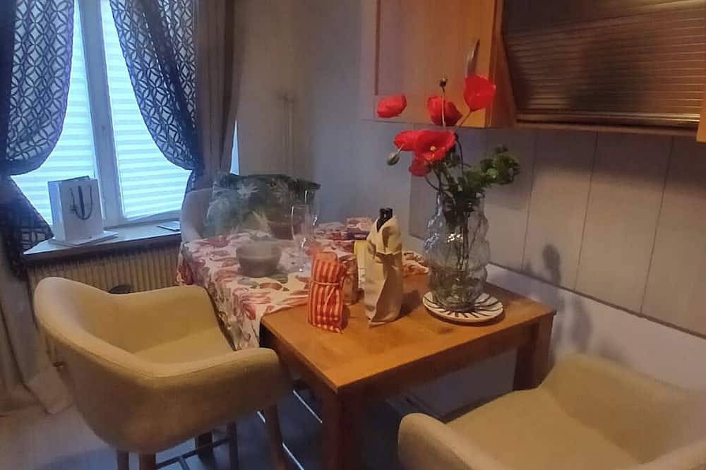 Appartement entier, Appart  la Roseraie jardin l'été, calme et fonctionnel in Belfort, Territoire de Belfort