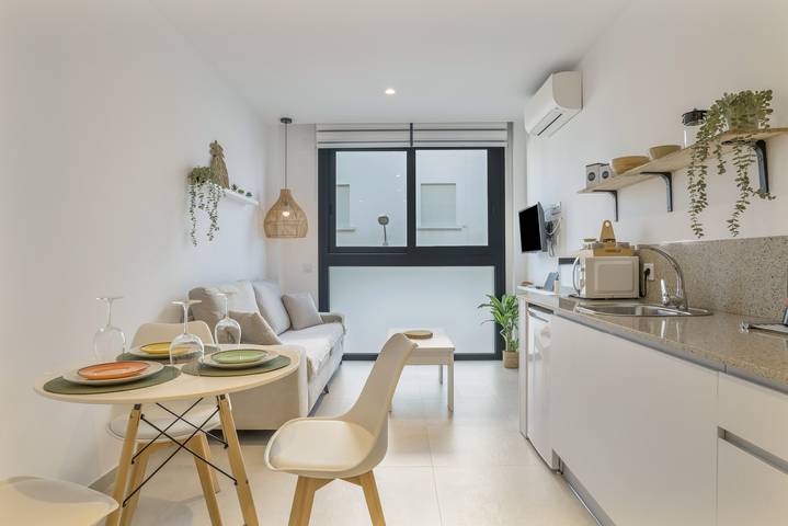 Comfortable "Black Palm" Studio, Excellent Location – Perfect for Couples in Playa de Los Lances, Tarifa