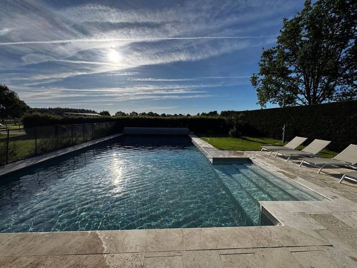 Location de vacances pour 5 personnes, avec piscine ainsi que vue et jardin, animaux acceptés dans Méry-sur-Cher