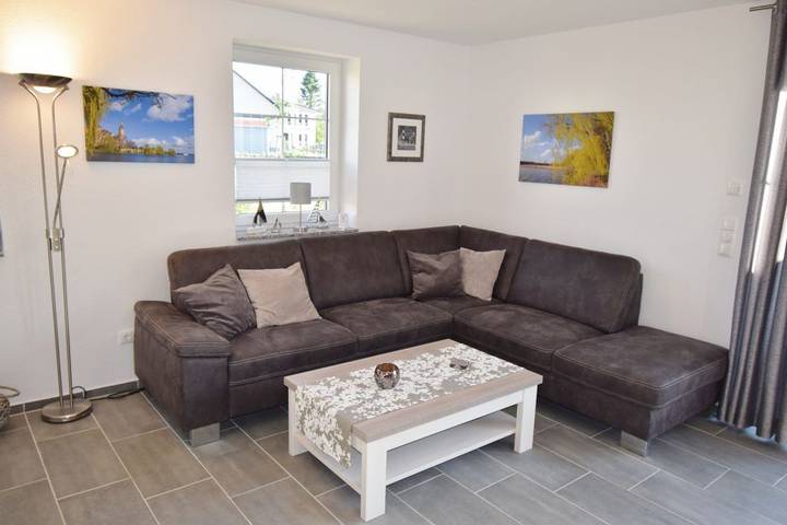Ferienhaus für 7 Personen, mit Terrasse und Garten sowie Seeblick und Ausblick in Warin - 2