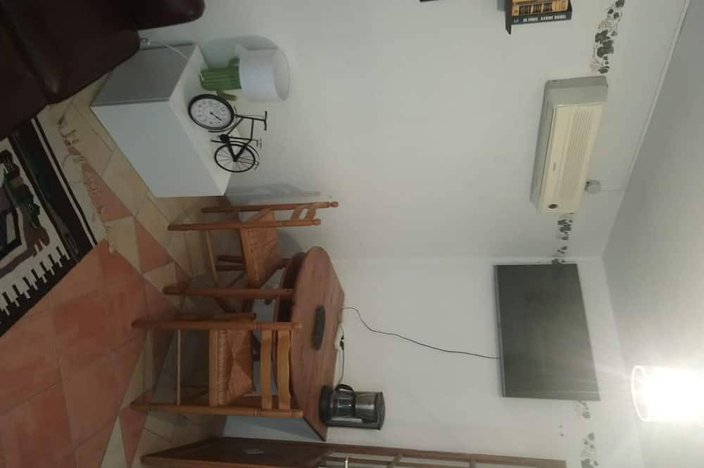 Apartamento entero, Acogedor estudio en la Provenza. in Camaret-sur-Aigues, Vaucluse