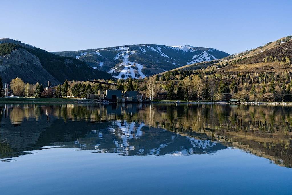 Spacious Townhome on Golf Course – Minutes to Tee, Skiing, Dining & Shops in Eagle-Vail, Beaver Creek