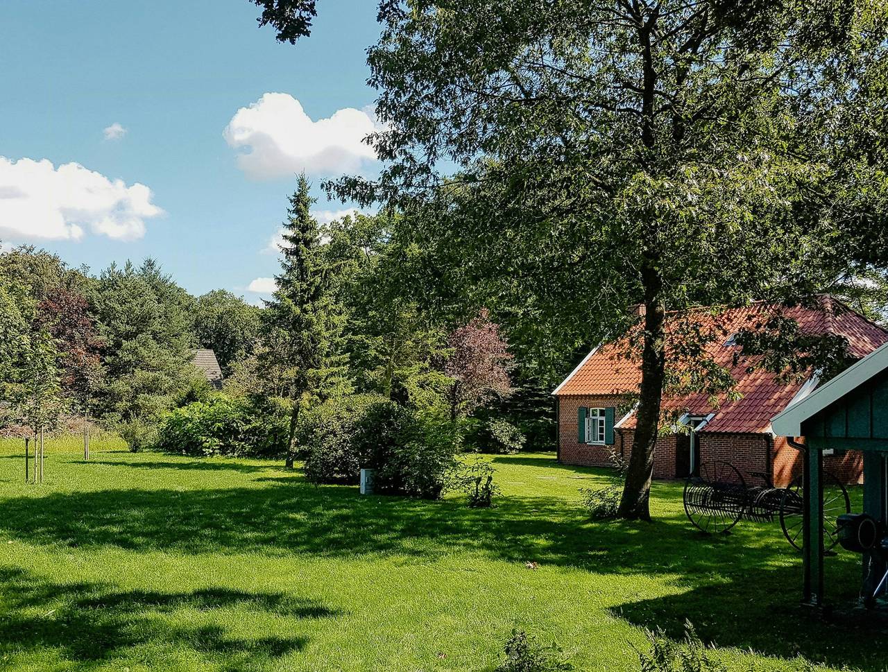 Ostfriesisches Moorhaus an der Fehnroute in Wiesmoor, Nordseeküste