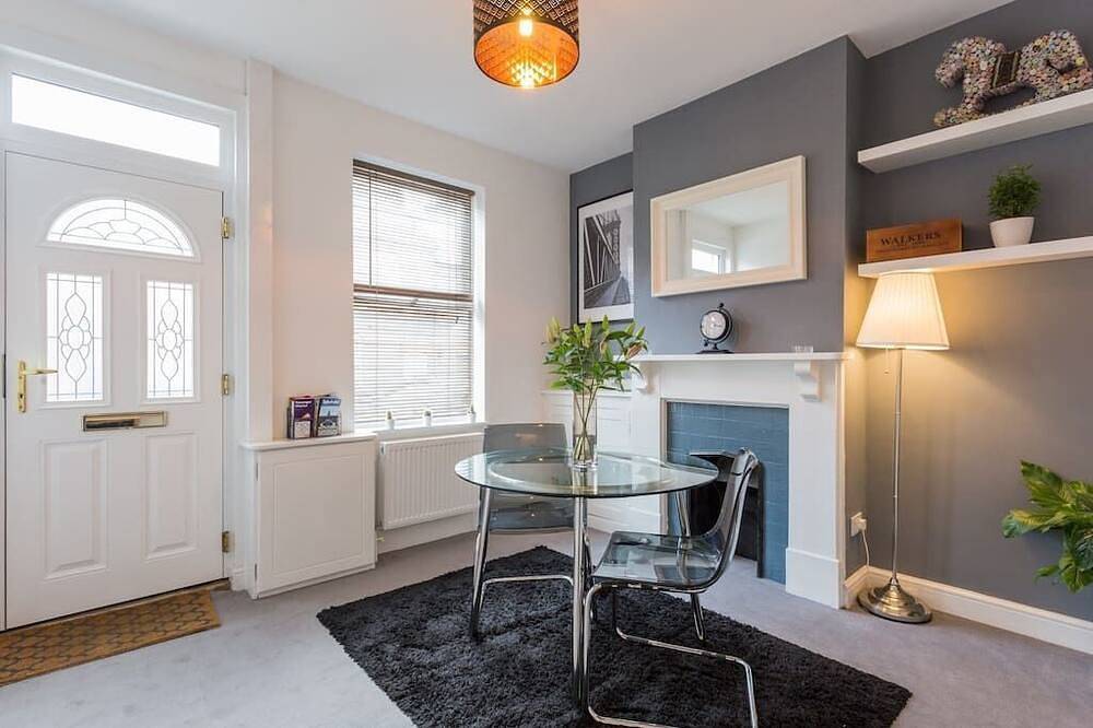 Ashton House Luton Accommodation in Luton, Chiltern Hills