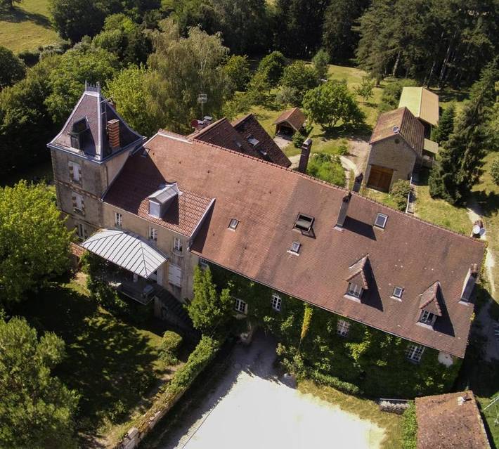 Location de vacances pour 6 personnes, avec Terrasse ainsi que Jardin et Vue à Villeneuve-sous-Pymont