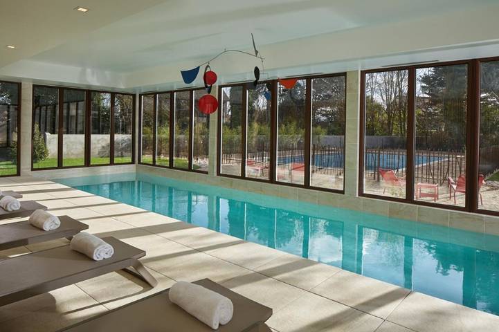 Hôtel pour 2 personnes, avec jardin et jacuzzi ainsi que piscine et sauna