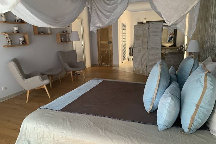 Gîte pour 8 personnes, avec terrasse et jardin, animaux acceptés à Saint-Hilaire-de-Brethmas - 3