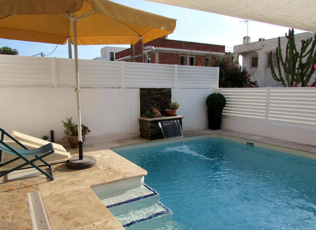 Villa Rompeolas Junto al Mar con Piscina Privada in Playas de Vera, Vera