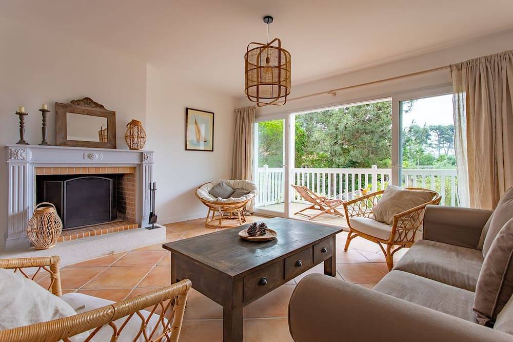 Villa with swimming pool 2 min walk from the beach in Le Canon, Lège-Cap-Ferret