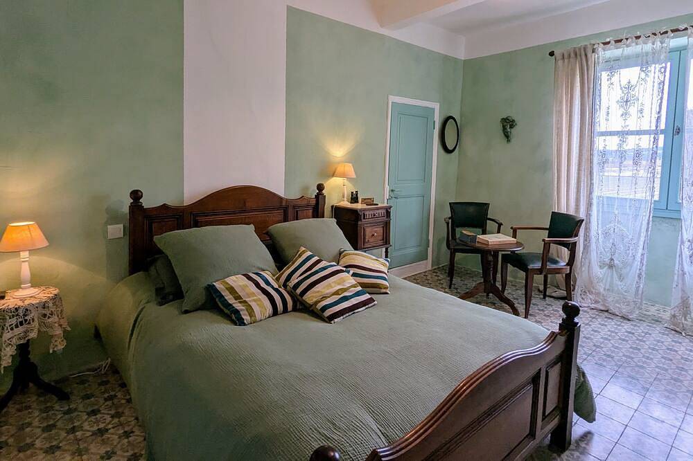 Mas provençal, in the vineyards near the historic village center in Saint-Paul-Trois-Châteaux, Nyons region