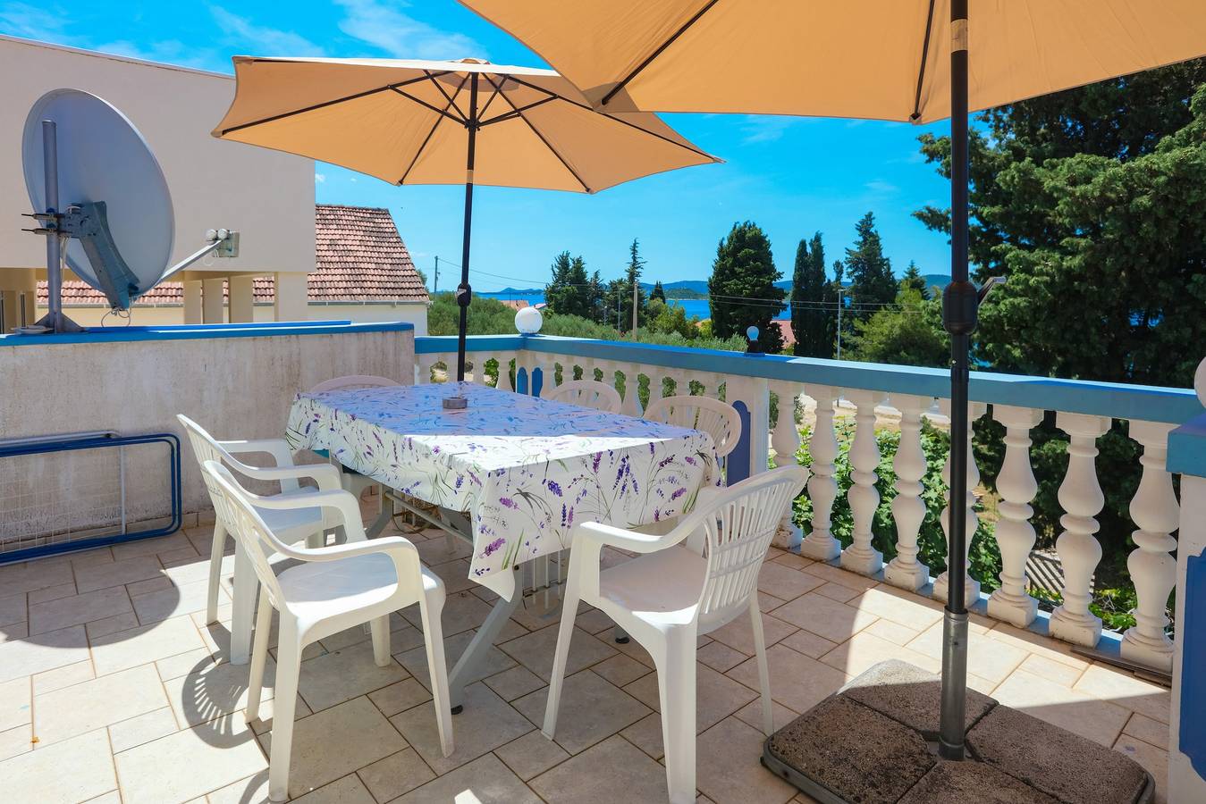 Ganze Wohnung, 2-Zimmer-Ferienwohnung mit Terrasse und Meerblick Sveti Petar (Biograd) A-24702-d in Općina Sveti Filip i Jakov, Zadar